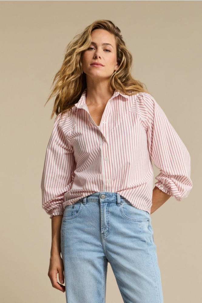 Red Button rode dames blouse | Model vooraanzicht