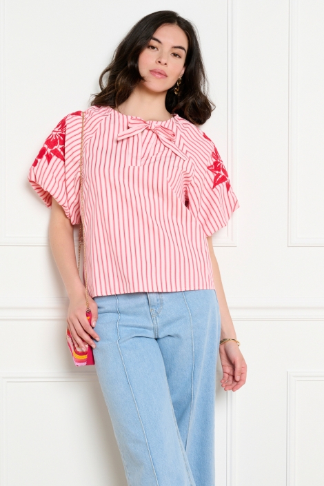 LolaLiza roze dames blouse | Model vooraanzicht