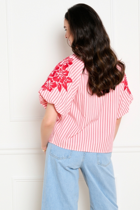 LolaLiza roze dames blouse | Model achteraanzicht