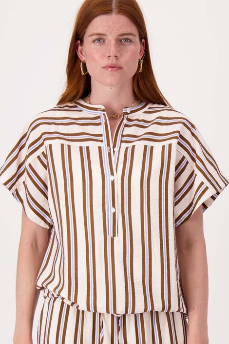 Zusss beige dames blouse | Model vooraanzicht