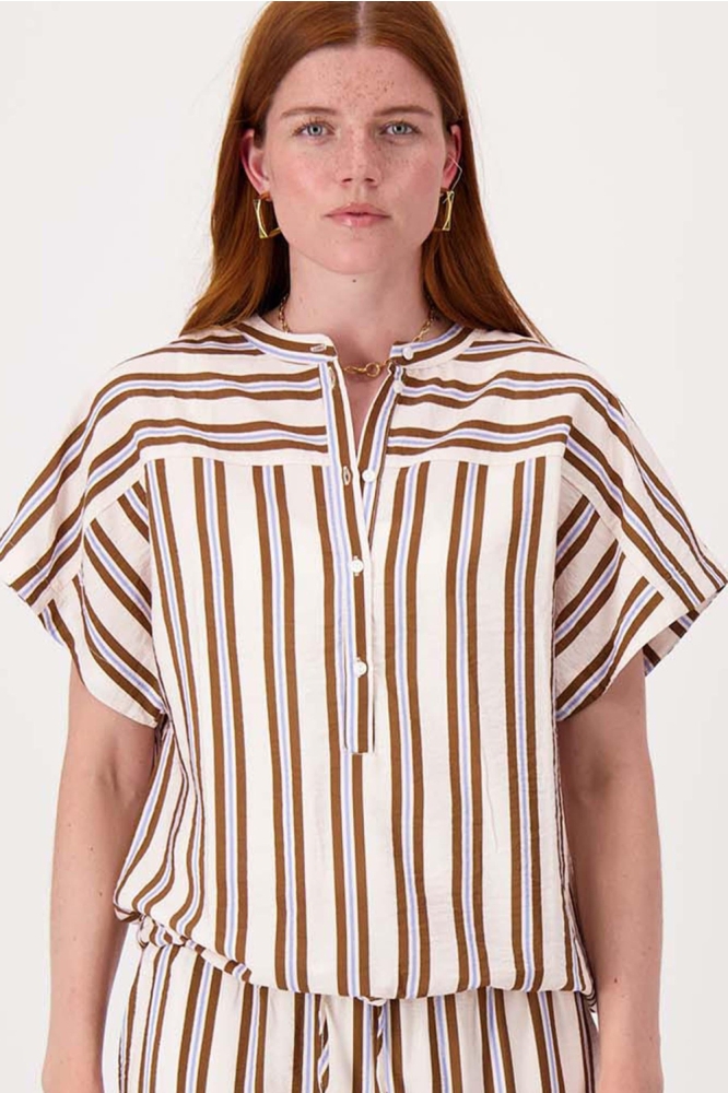 Zusss beige dames blouse | Model vooraanzicht