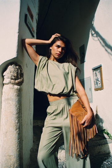 Refined Department Top WOVEN FLOWY CROPPED BLOUSE R2606830193 LIV 702 ARMY