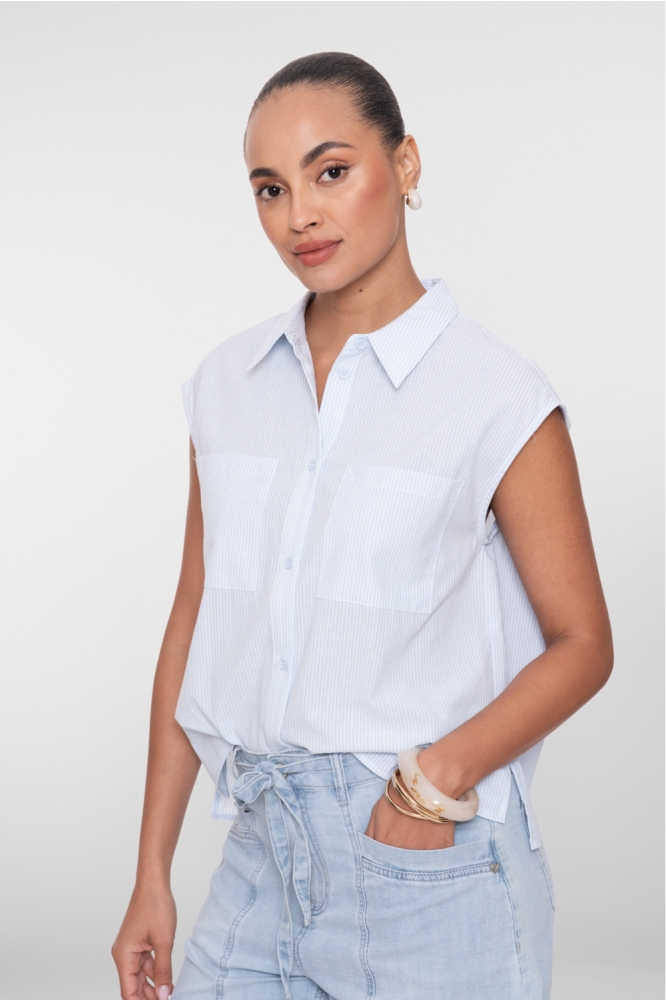 Geisha blauwe dames blouse | Model vooraanzicht