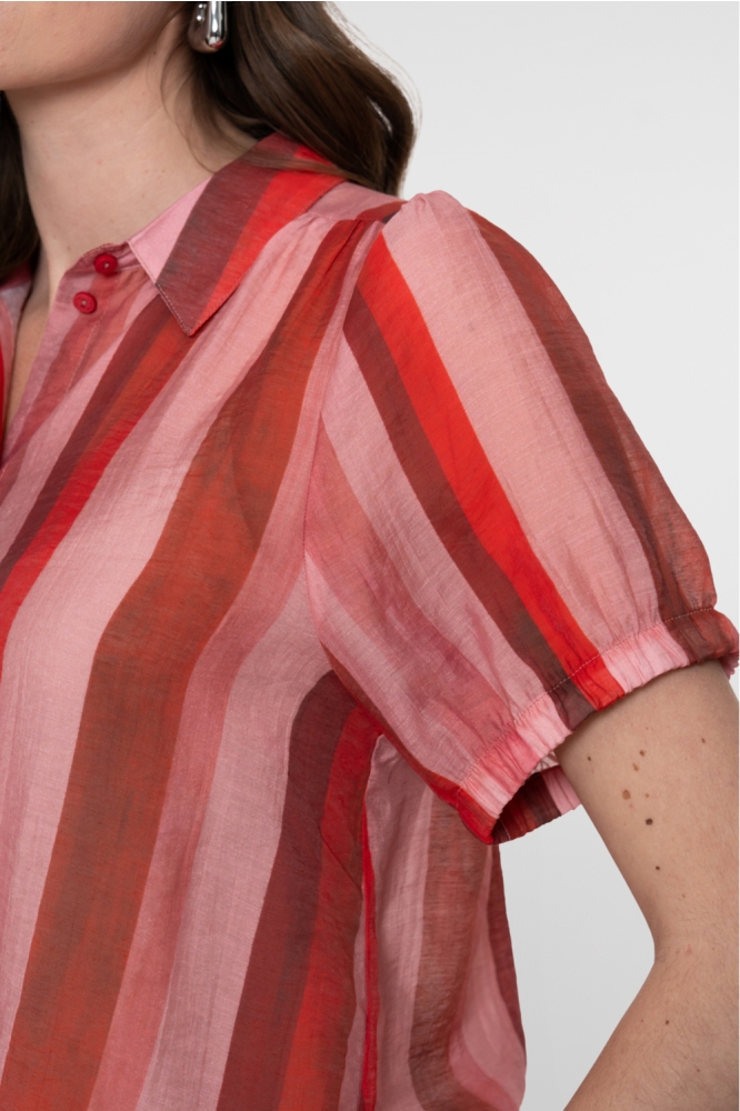 Geisha rode dames blouse | Close up