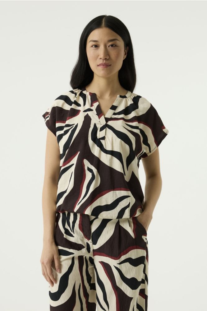 Garcia beige dames top | Model vooraanzicht