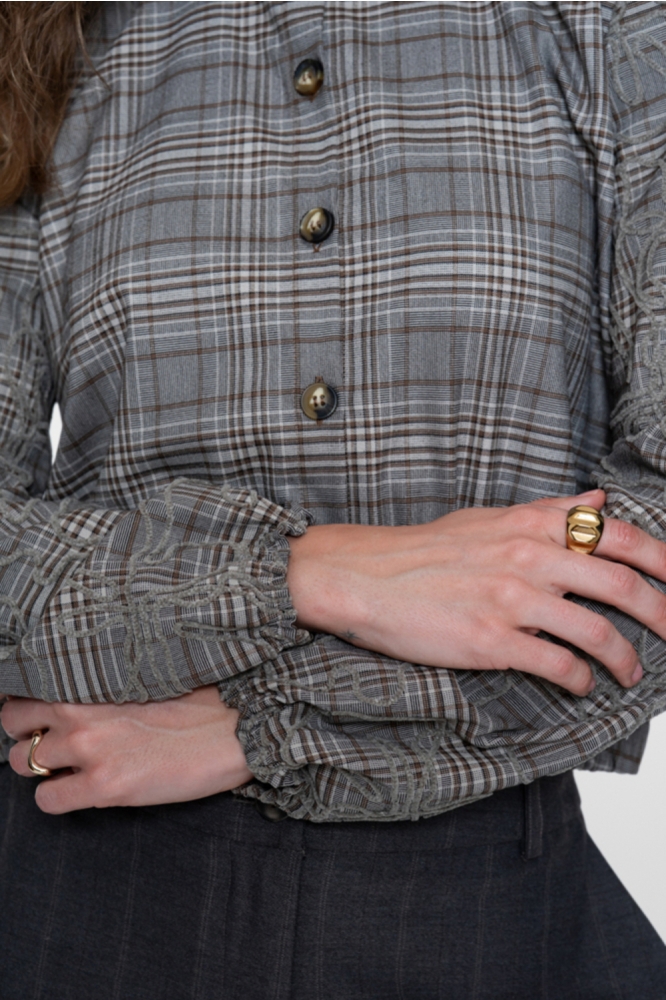 Geisha bruine dames blouse | Close up