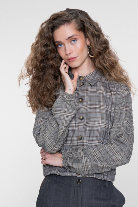 Geisha bruine dames blouse | Model vooraanzicht