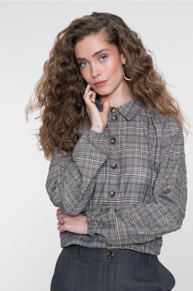 Geisha bruine dames blouse | Model vooraanzicht