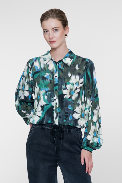 Geisha groene dames blouse | Model vooraanzicht