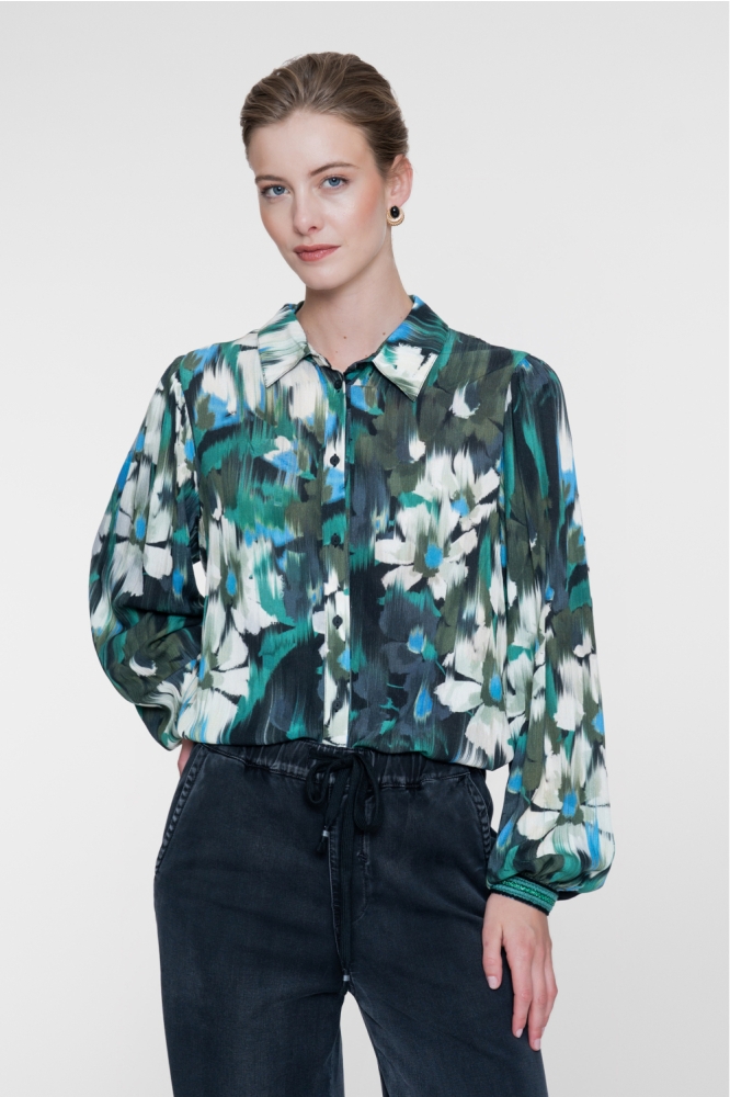 Geisha groene dames blouse | Model vooraanzicht