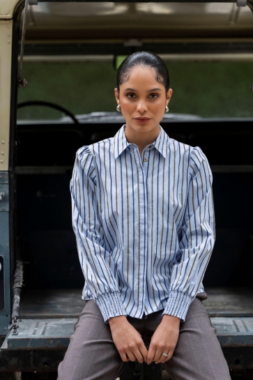 Geisha Blouse BLOUSE MET PINSTRIPE EN RHINESTONES 63566 21 000600 light blue