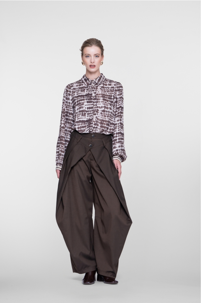 Geisha bruine dames blouse | Model vooraanzicht