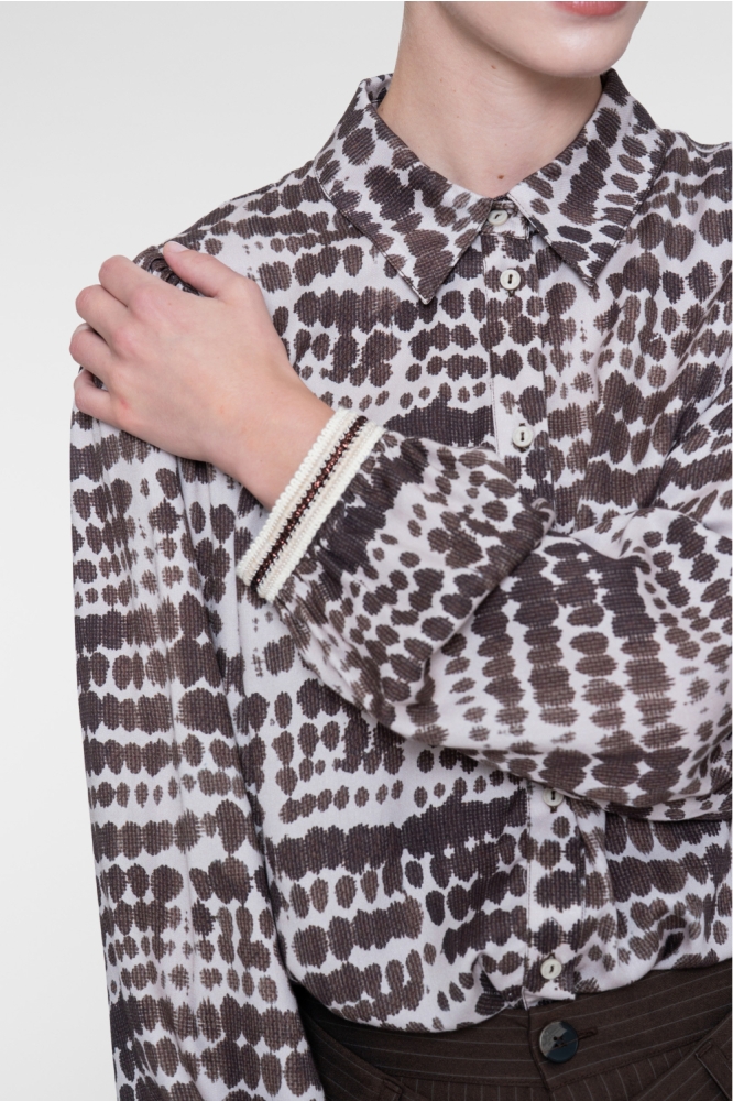 Geisha bruine dames blouse | Close up
