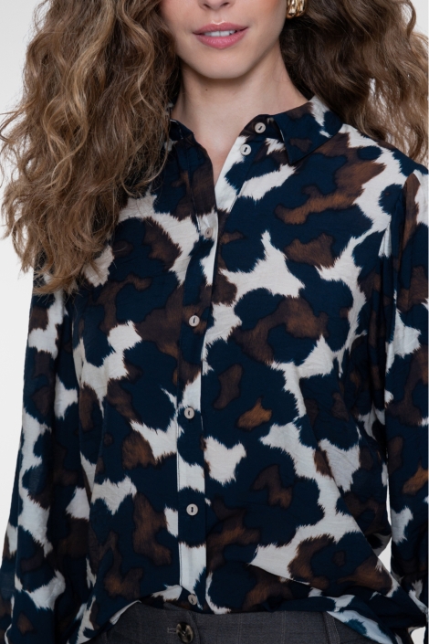 Geisha beige dames blouse | Close up