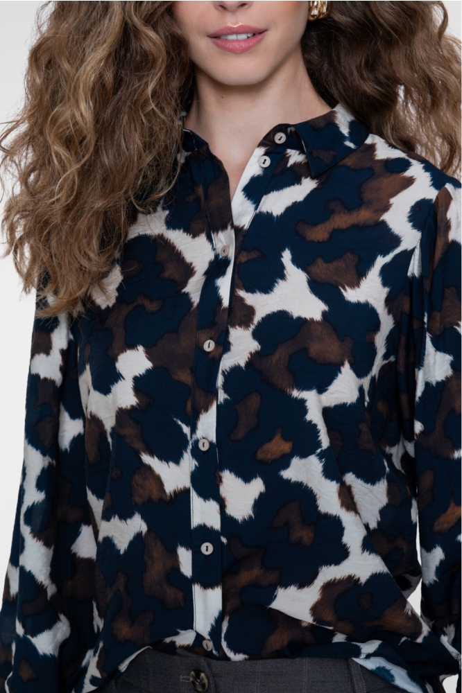 Geisha beige dames blouse | Close up