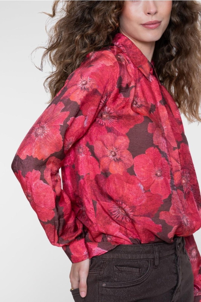 Geisha bruine dames blouse | Model zijaanzicht