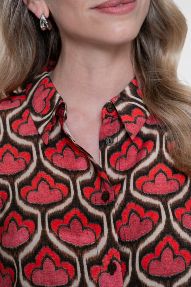 Geisha rode dames blouse | Kleurstaal