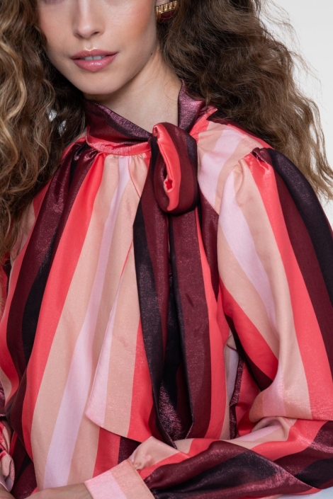 Geisha roze dames blouse | Close up