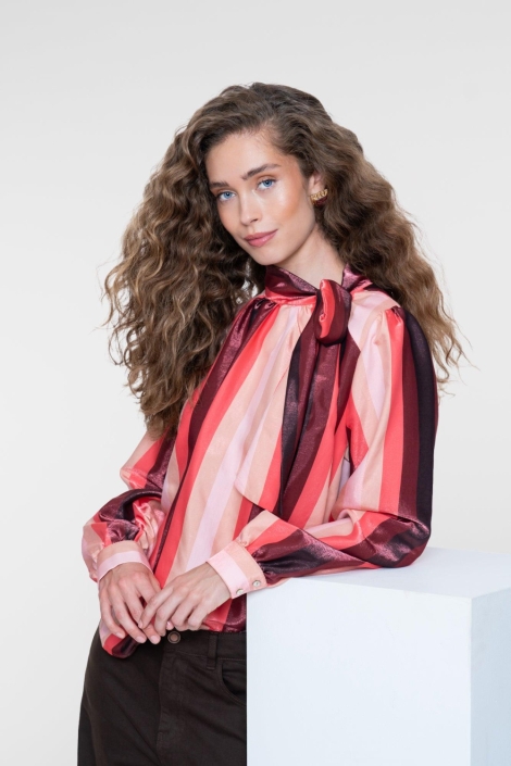 Geisha roze dames blouse | Model vooraanzicht