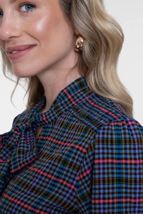 Geisha blauwe dames blouse | Close up