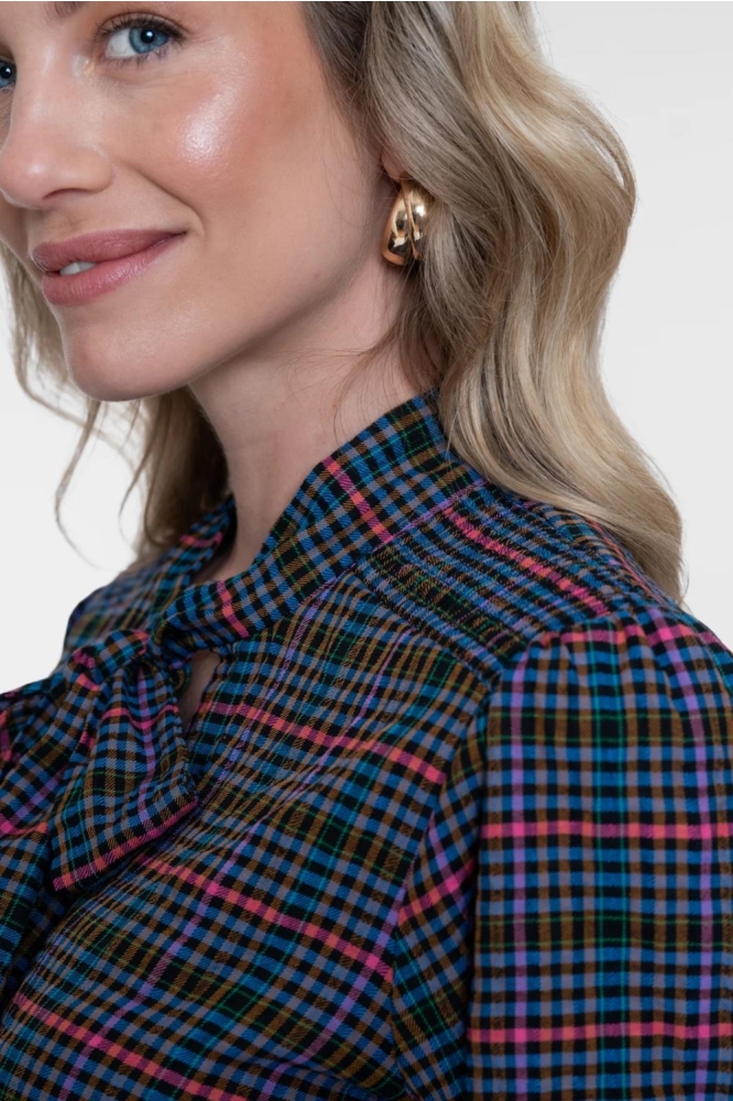 Geisha blauwe dames blouse | Close up
