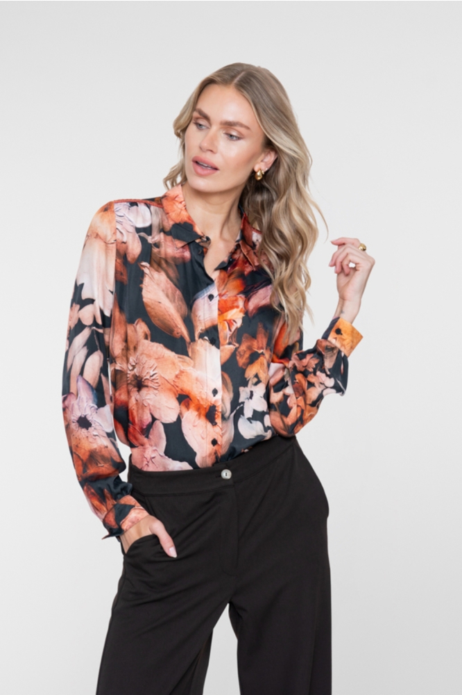 Geisha multi color dames blouse | Model vooraanzicht