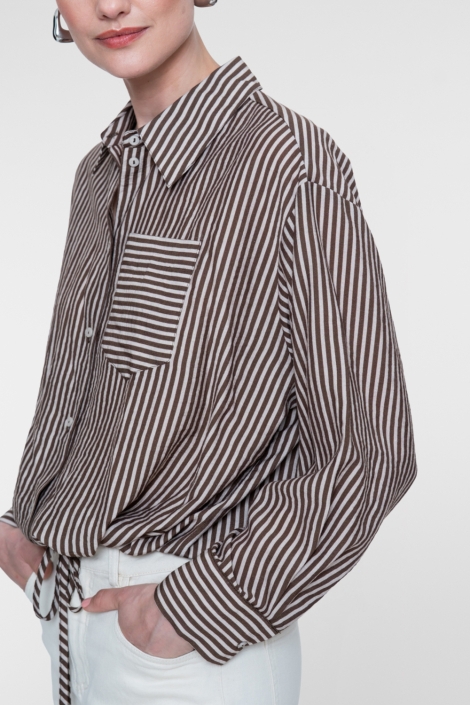 Geisha camel dames blouse | Model zijaanzicht