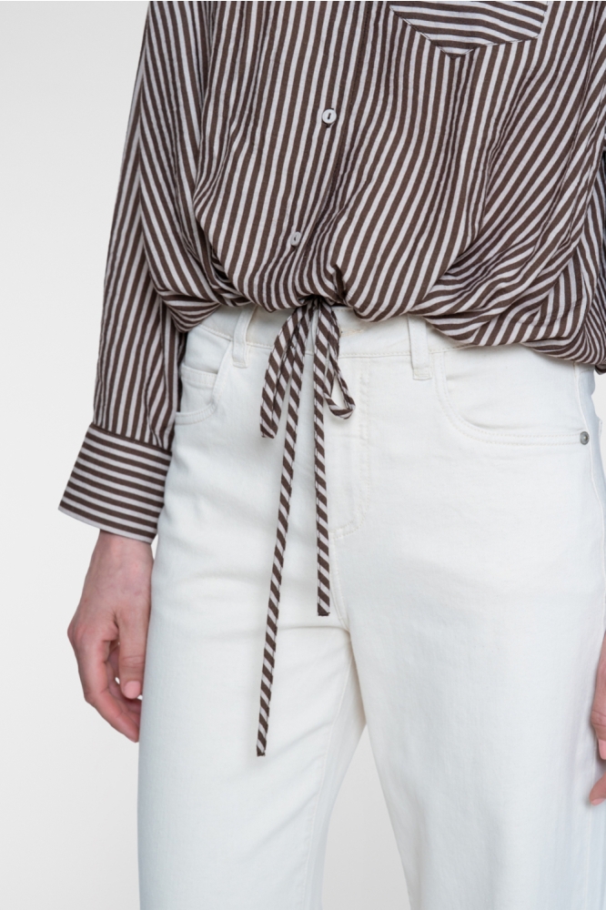 Geisha camel dames blouse | Close up