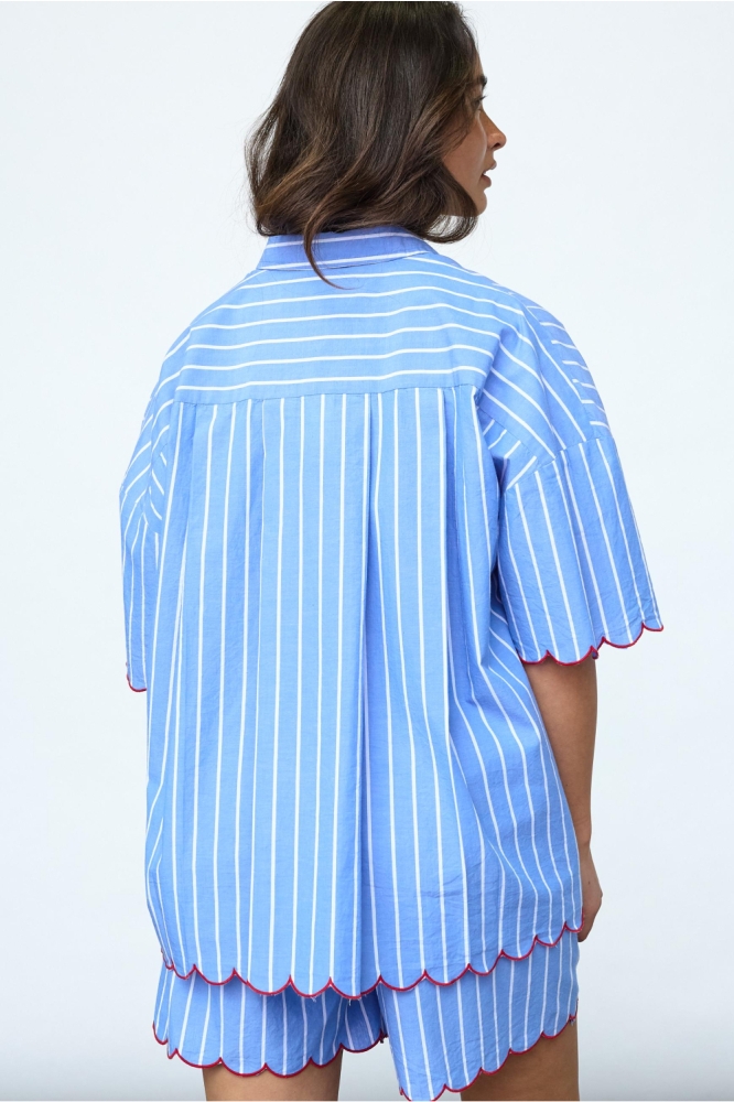 SisterS point blauwe dames blouse | Model achteraanzicht