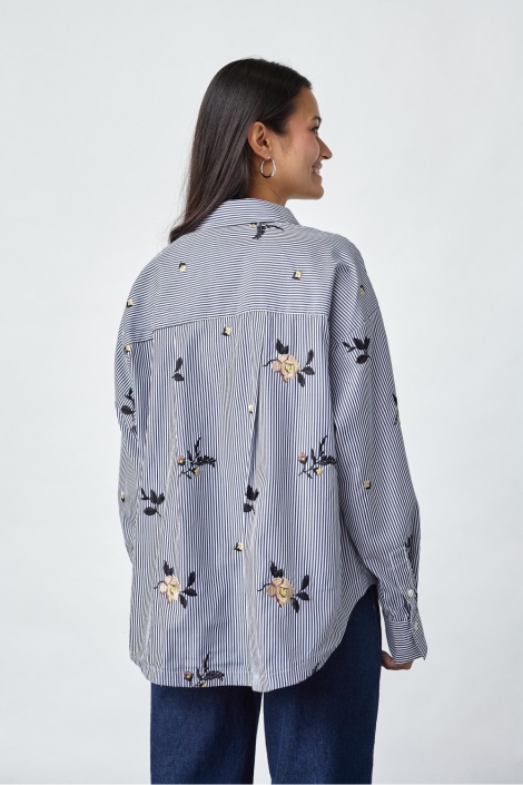 SisterS point blauwe dames blouse | Model achteraanzicht