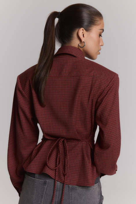 Refined Department rode dames blouse | Model achteraanzicht