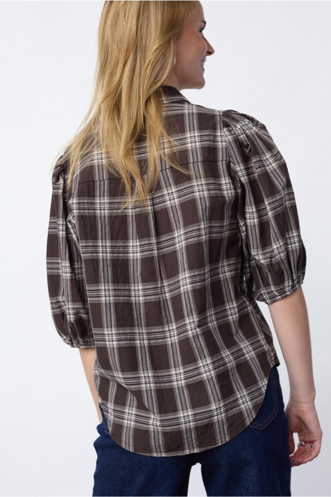 SisterS point bruine dames blouse | Model achteraanzicht