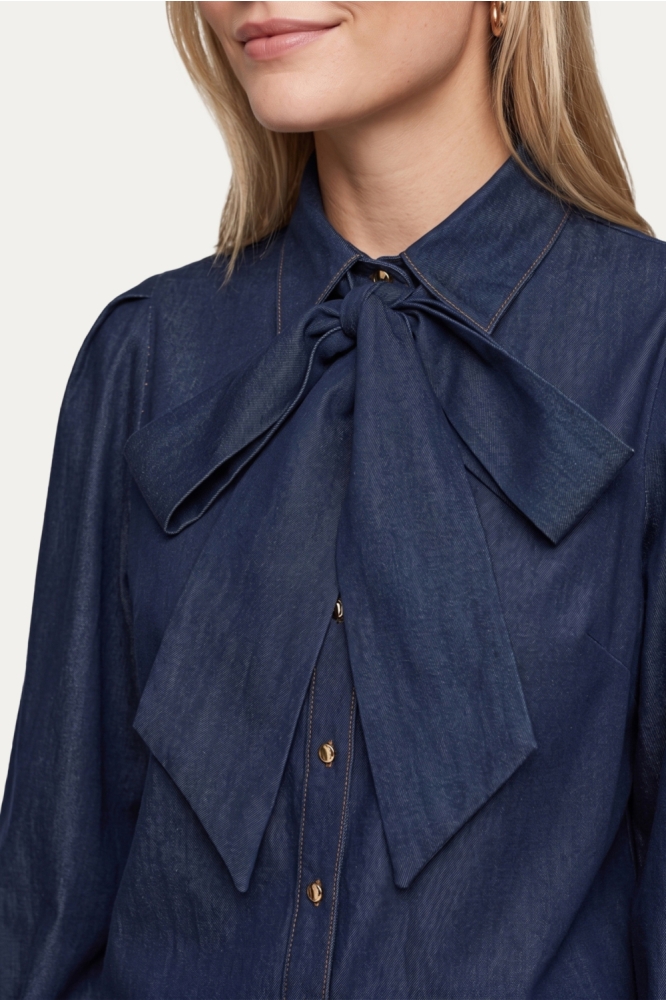 C&S The Label blauwe dames blouse | Close up