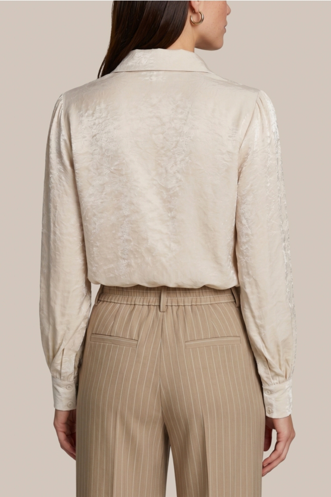 C&S The Label zand dames blouse | Model achteraanzicht