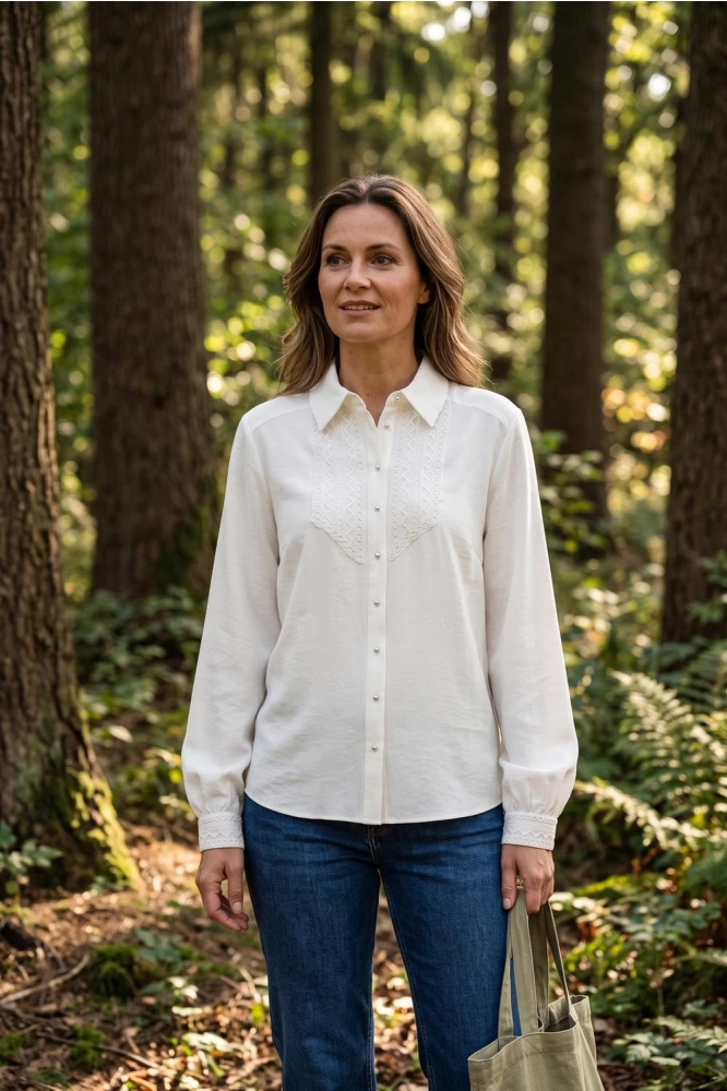 C&S The Label witte dames blouse | Sfeerbeeld, In situatie