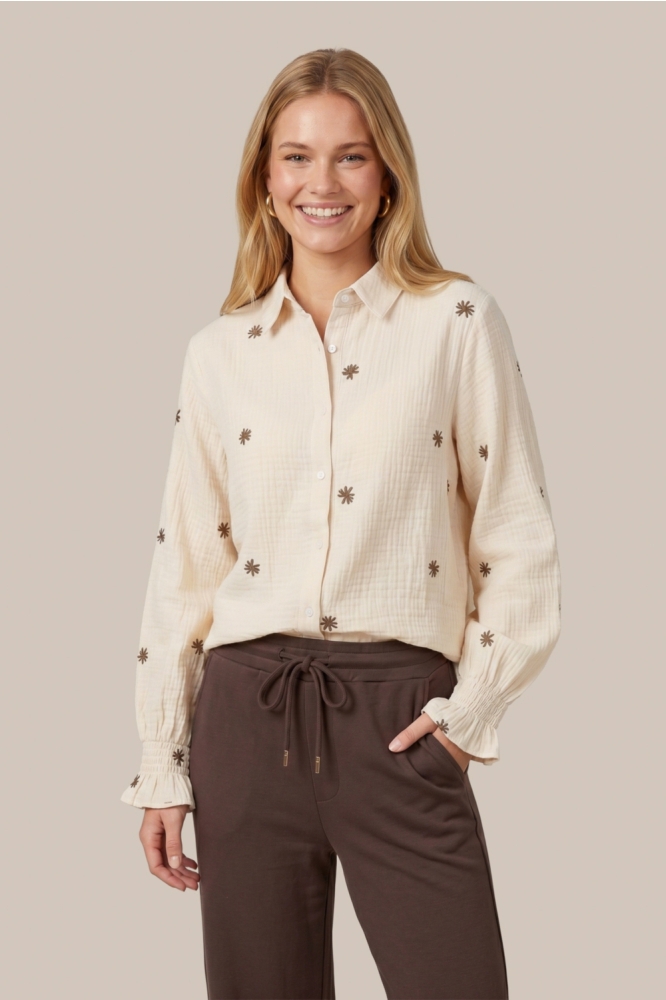 C&S The Label zand dames blouse | Model vooraanzicht