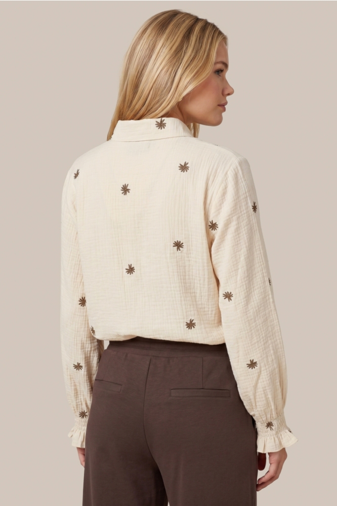C&S The Label zand dames blouse | Model achteraanzicht