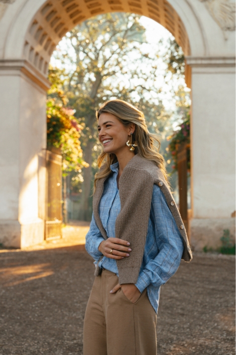 C&S The Label blauwe dames blouse | Sfeerbeeld, In situatie