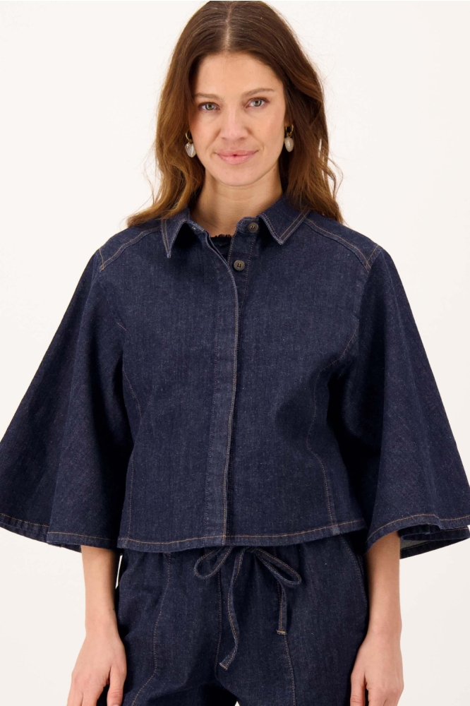 Zusss blauwe dames blouse | Model vooraanzicht