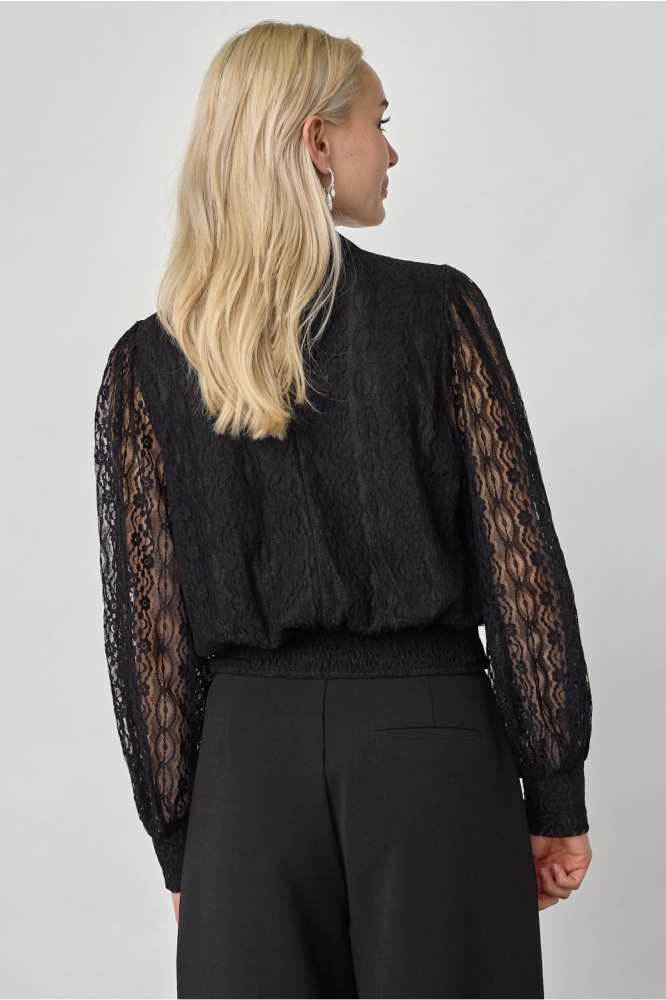 SisterS point zwarte dames blouse | Model achteraanzicht