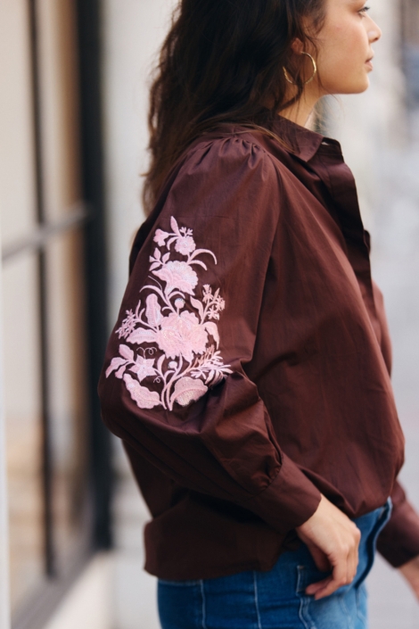 LolaLiza bruine dames blouse | Close up