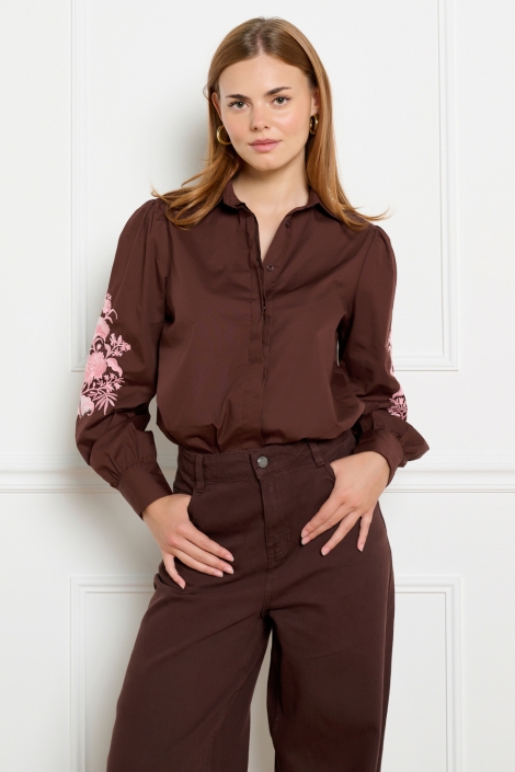 LolaLiza bruine dames blouse | Model vooraanzicht