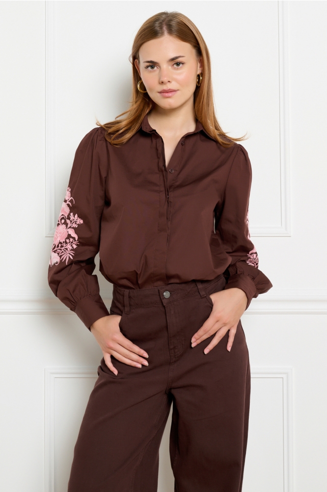 LolaLiza bruine dames blouse | Model vooraanzicht