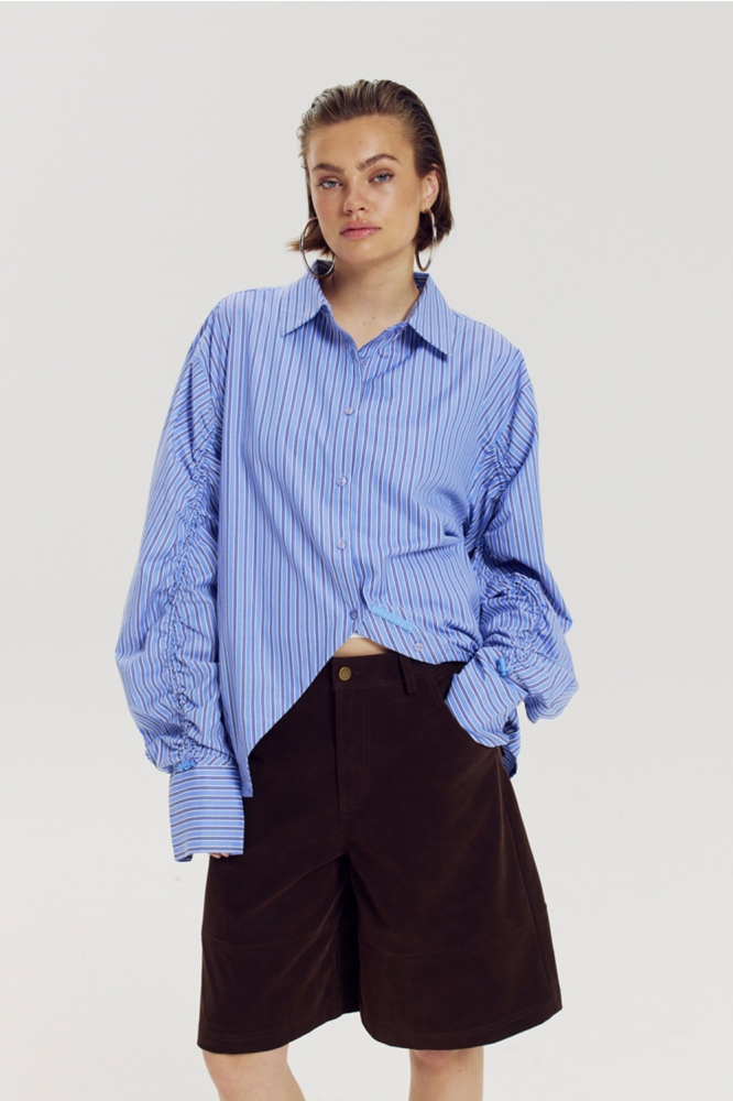 Harper & Yve blauwe dames blouse | Model vooraanzicht