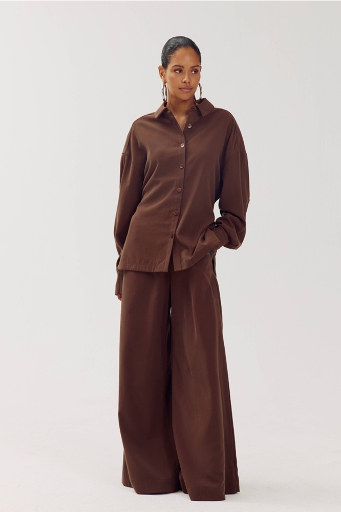 Harper & Yve bruine dames blouse | Model