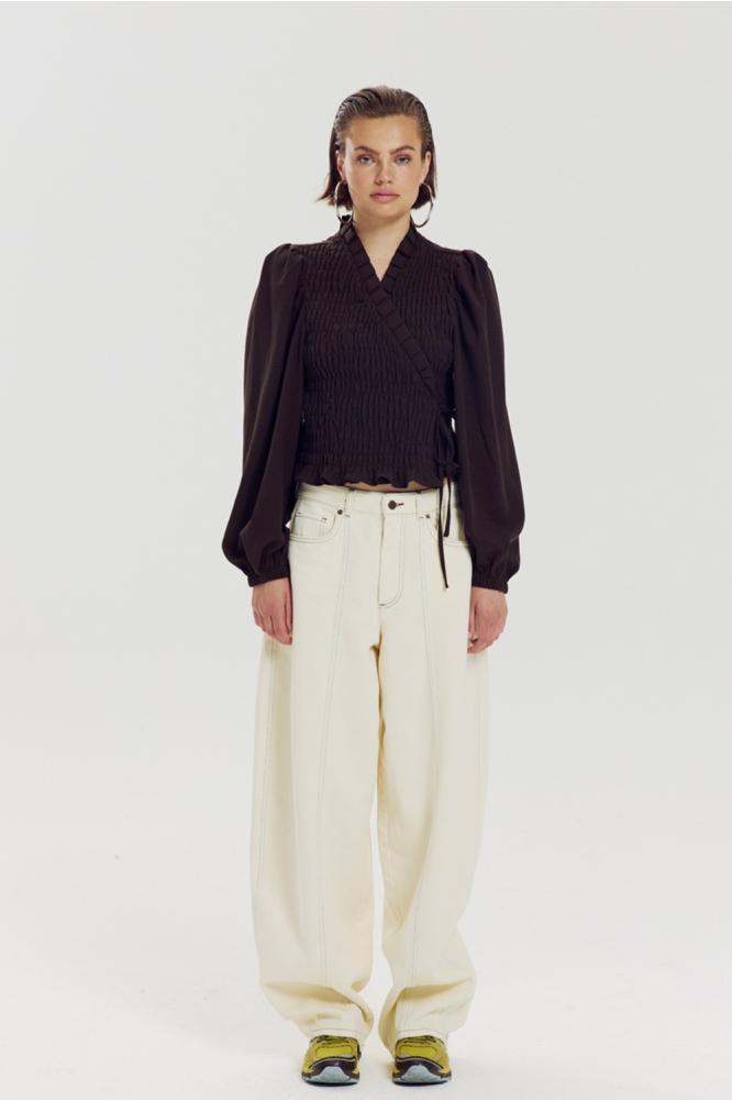 Harper & Yve bruine dames blouse | Model
