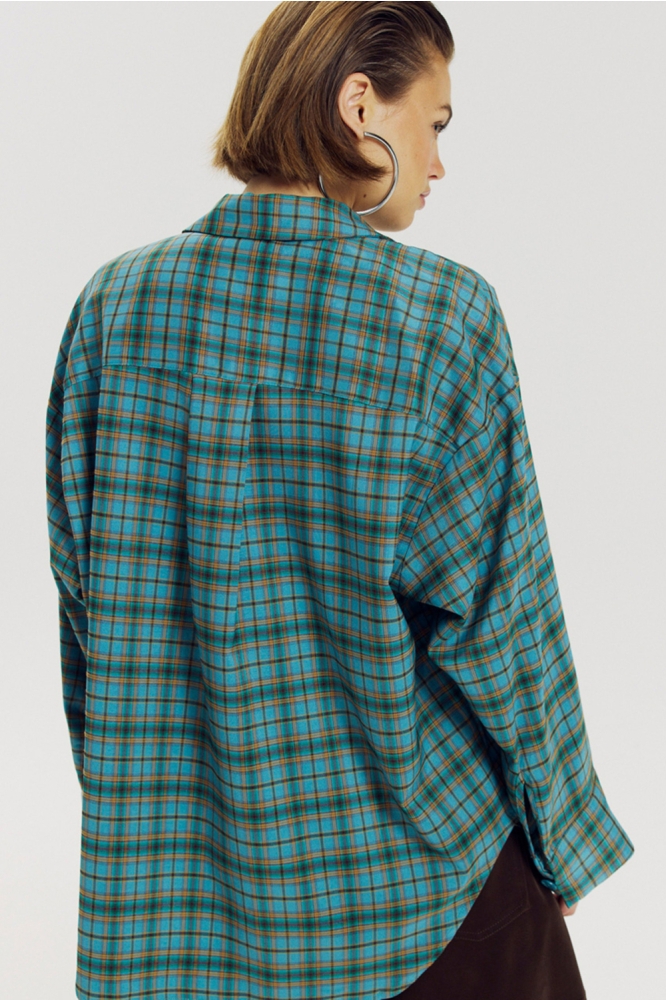 Harper & Yve groene dames blouse | Model achteraanzicht
