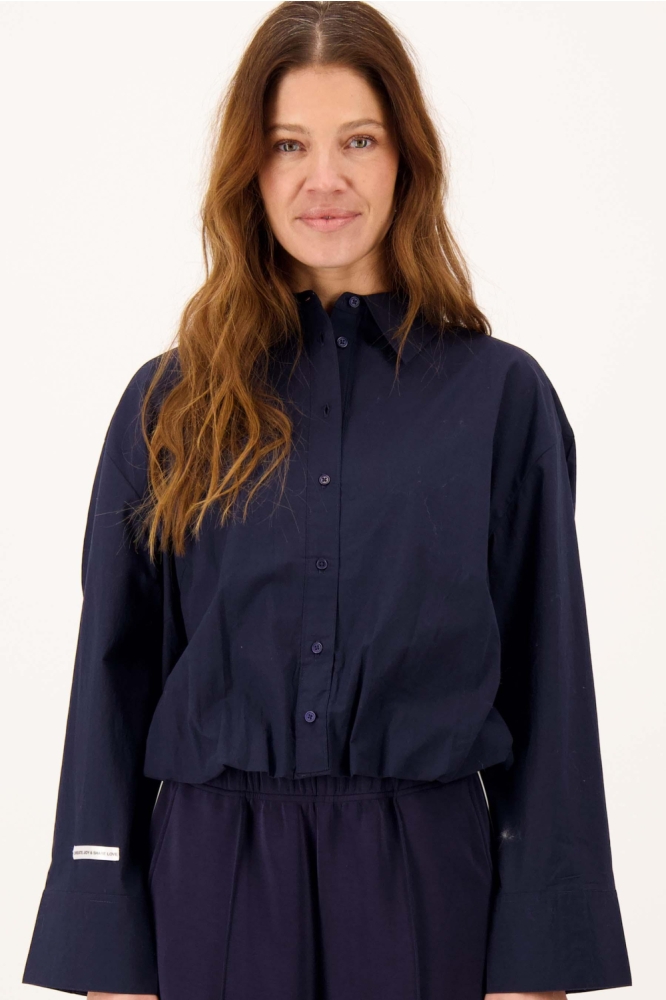 Zusss blauwe dames blouse | Model vooraanzicht