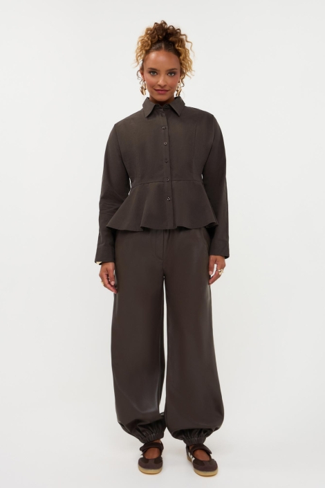 Ydence bruine dames blouse | Model