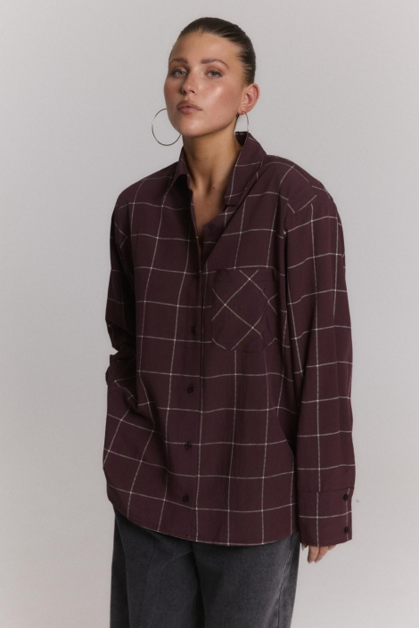Refined Department bordeaux dames blouse | Model zijaanzicht